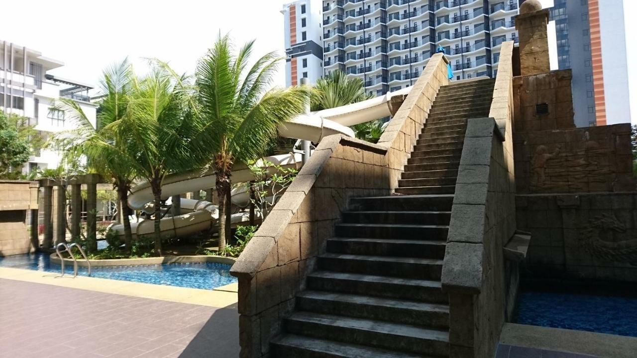 Cozy Swiss Garden Beach Resort Residence Kampung Sungai Karang Exterior photo
