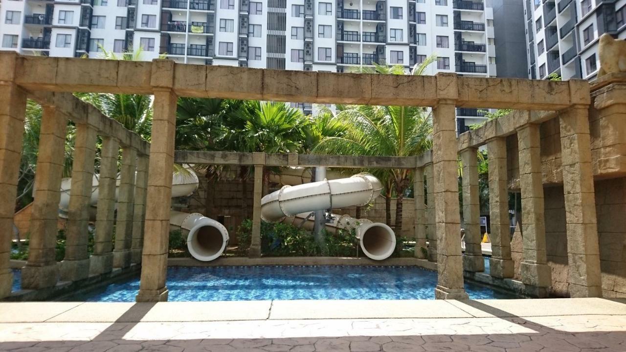 Cozy Swiss Garden Beach Resort Residence Kampung Sungai Karang Exterior photo